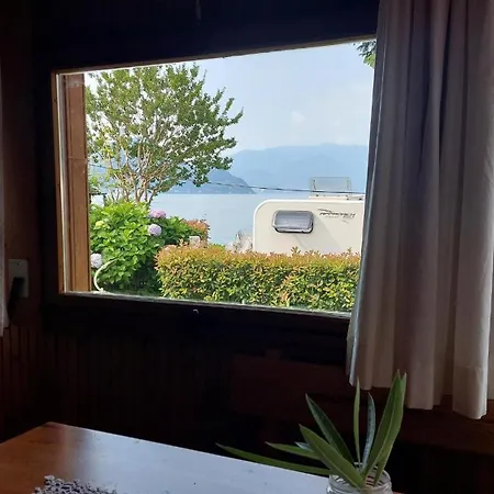 Bungalow Lake View * 德尔维奥